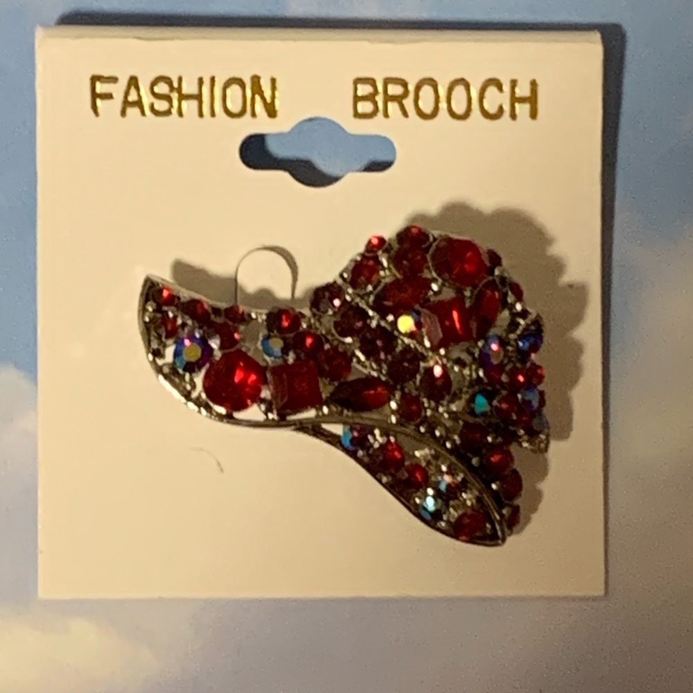 Red hat fashion brooch